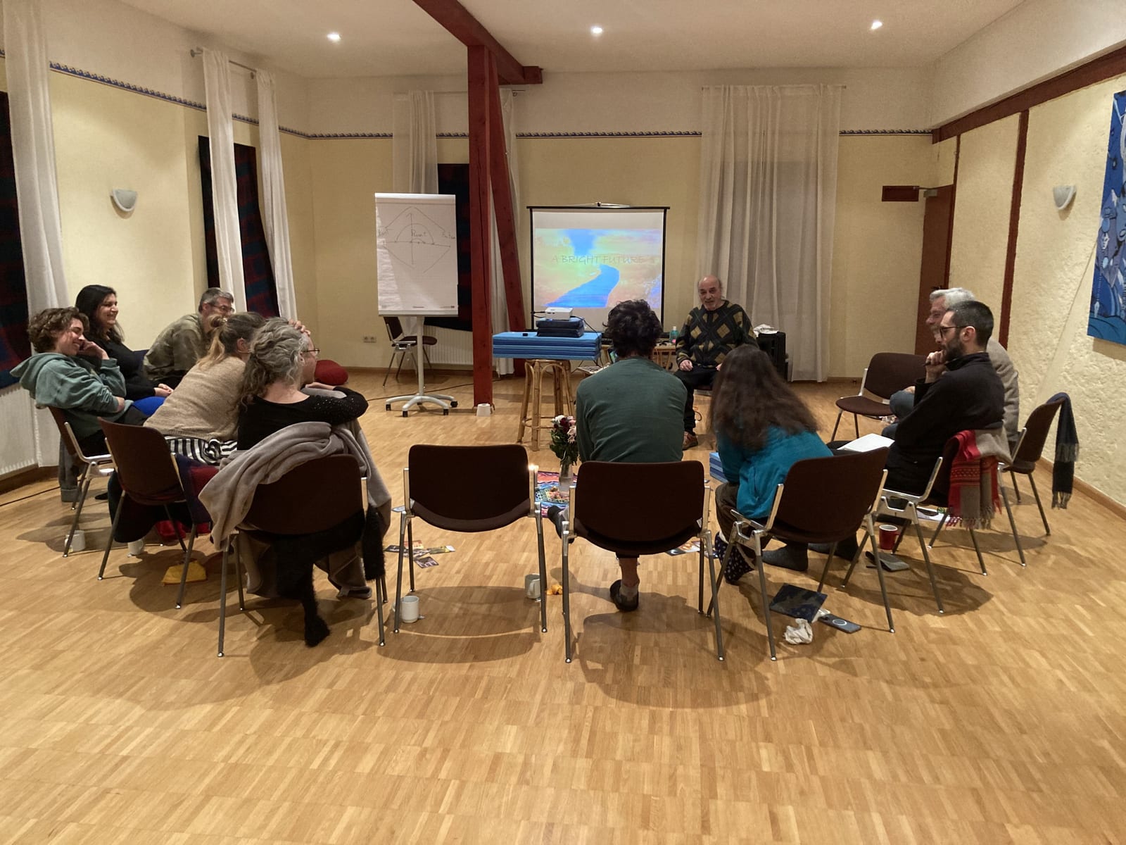 An evening lecture circle in the training hall