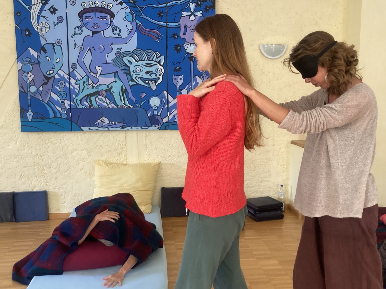 A pair exercise with hands on the partner's shoulders
