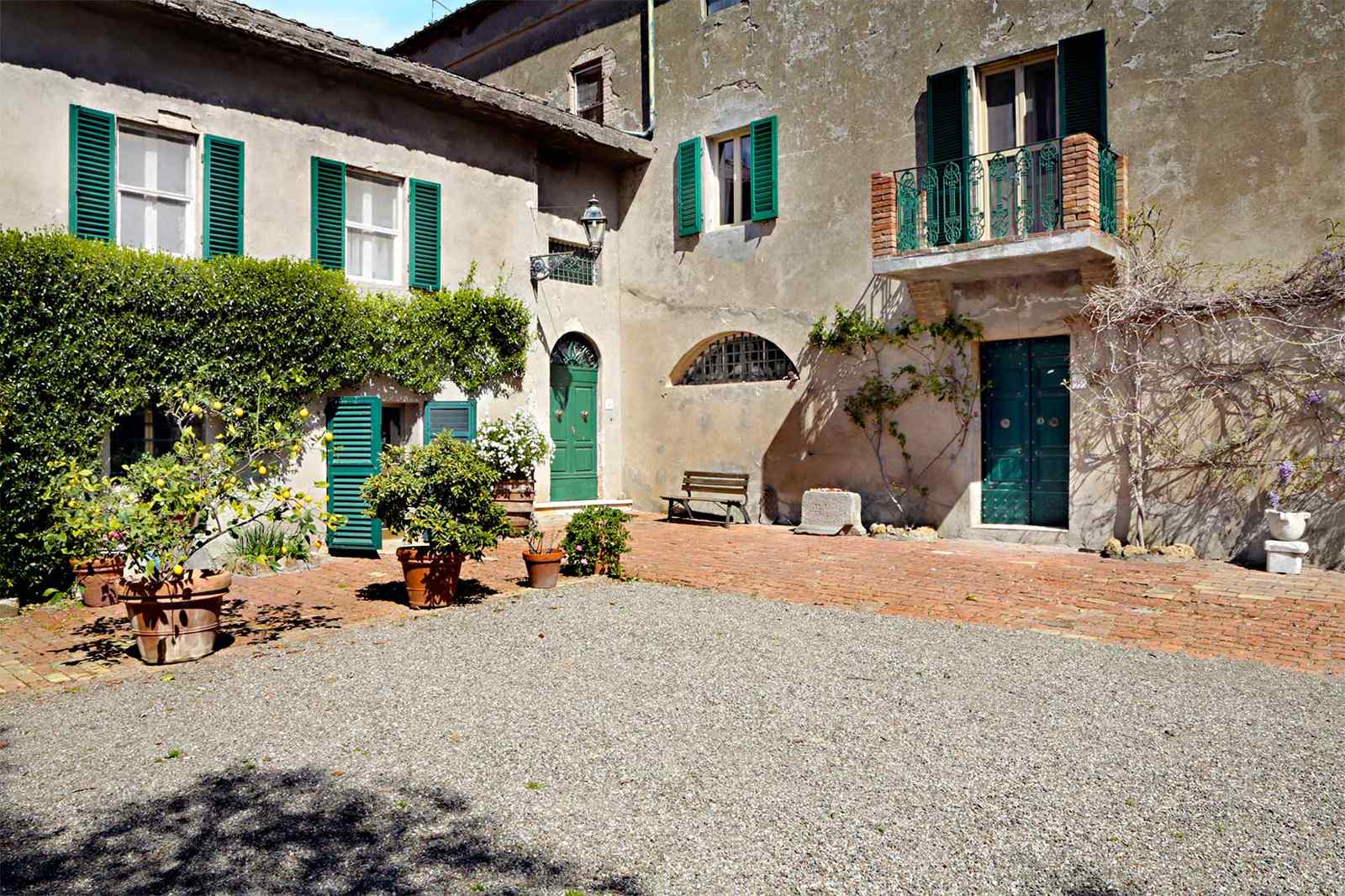 Ivy-covered farmhouse at the Tenuta di Monteverdi